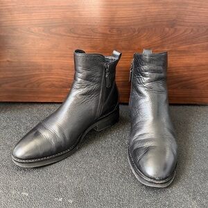 Cole Haan Black Ankle Boots Zip Leather Women’s Size 7.5